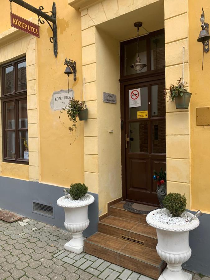 Anna Apartman Papa Exterior photo
